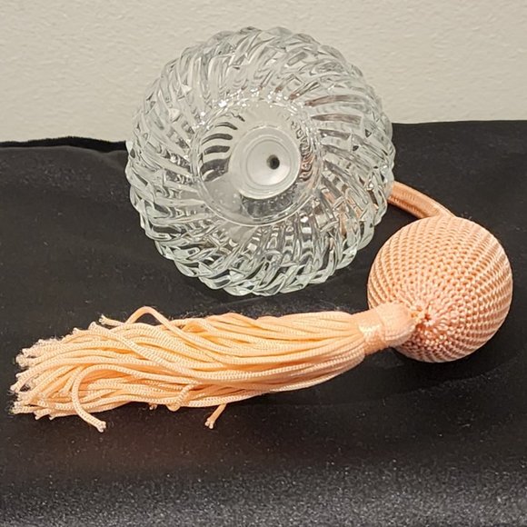 Vintage Clear Cut Glass Perfume Bottle with Atomizer - Picture 4 of 7